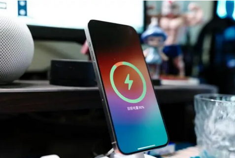 巴州苹果15换屏服务分享用什么充电器给iPhone15充电更好 