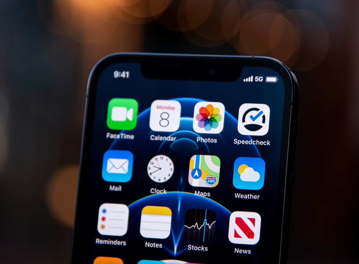 巴州苹果手机维修分享为什么 iPhone 12 在冬季会自动关机 